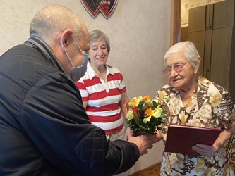 Виктор Марков поздравил ветерана Великой Отечественной войны со 100-летием со дня рождения
